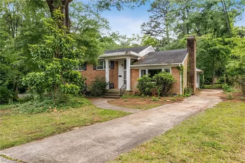 2101 Briarwood Dr, Greensboro, NC 27403