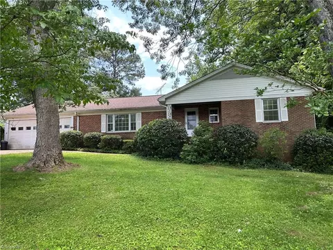 6303 Stockbridge Ct, Greensboro, NC 27410
