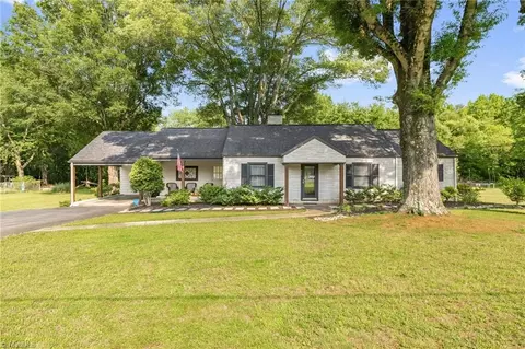 900 Friendly Rd, Eden, NC 27288