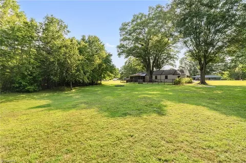 Exterior - 900 Friendly Rd, Eden, NC 27288 photo 9 of 10