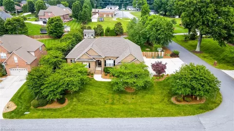 31 Trenton Dr, Kernersville, NC 27284