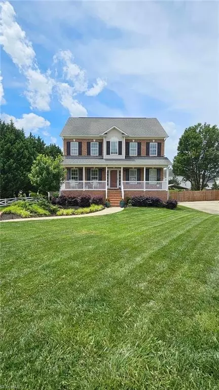 901 George Place Dr, Kernersville, NC 27284