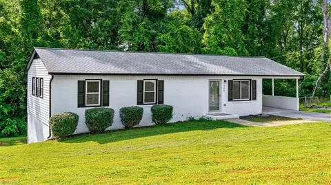 948 Sportsmans Dr, Winston Salem, NC 27101