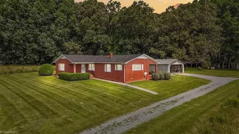 6277 Bennett Rd, Seagrove, NC 27341