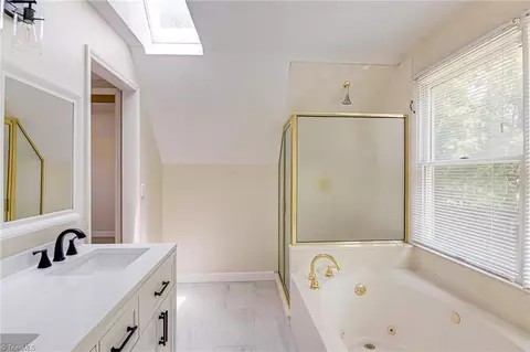 Bath - 417 Avery Ave, High Point, NC 27265 photo 3 of 8