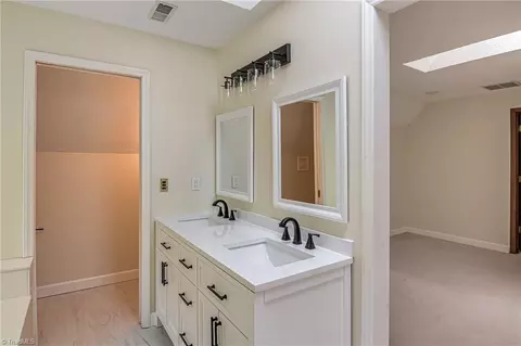 Bath - 417 Avery Ave, High Point, NC 27265 photo 4 of 8