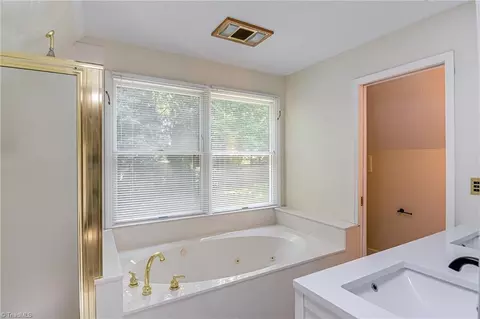 Bath - 417 Avery Ave, High Point, NC 27265 photo 2 of 8