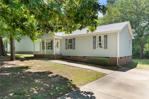 610 Vista Cir, High Point, NC 27263