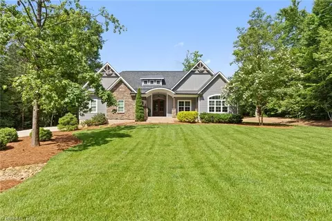 3922 Tam O Shanter Rd, Kernersville, NC 27284