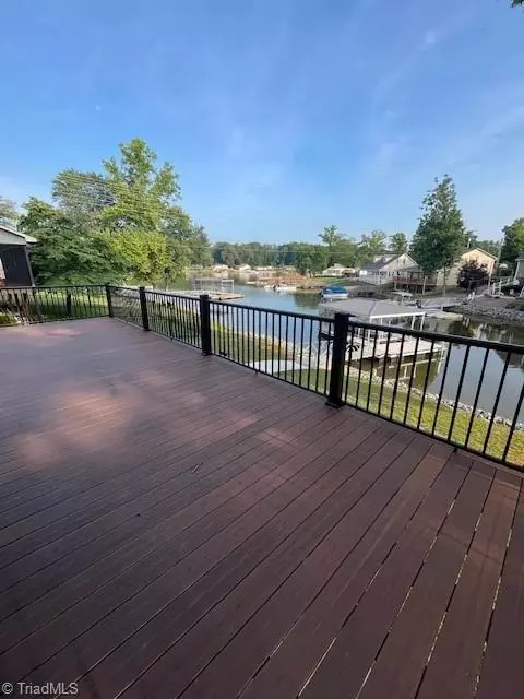 208 Sheppard Pt, Lexington, NC 27292