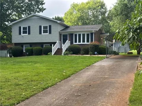 5913 Cutters Creek Ct, Pfafftown, NC 27040