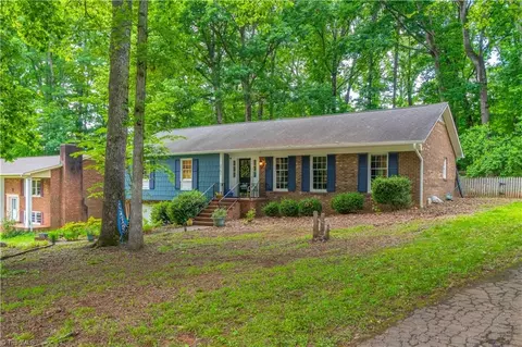 2151 Foxhunter Ct, Winston Salem, NC 27106