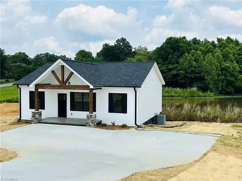 103 Lakeshore Dr, Thomasville, NC 27360