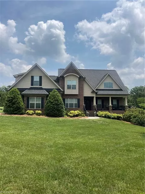 375 Pebblestone Ct, Lexington, NC 27295