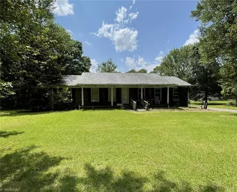 2404 Lakeshore Dr, Greensboro, NC 27407