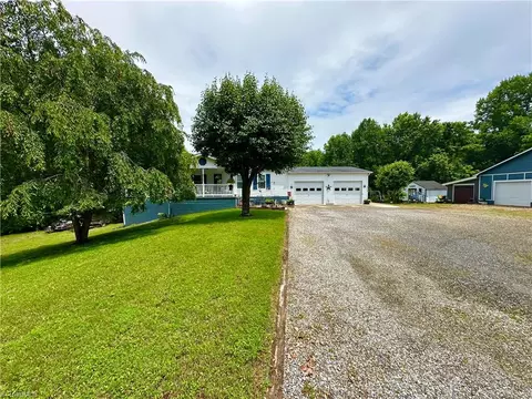 406 Oakgrove Ext N, Millers Creek, NC 28651