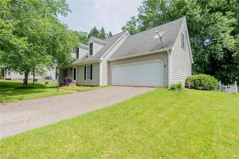 411 Woodbury Ln, Mount Airy, NC 27030