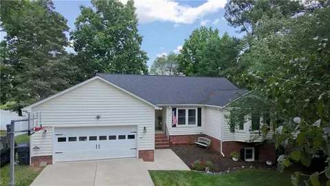 940 Huntington Run Ln, Kernersville, NC 27284
