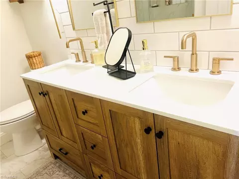 Bath - 216 Devon Dr E, Mount Airy, NC 27030 photo 2 of 9
