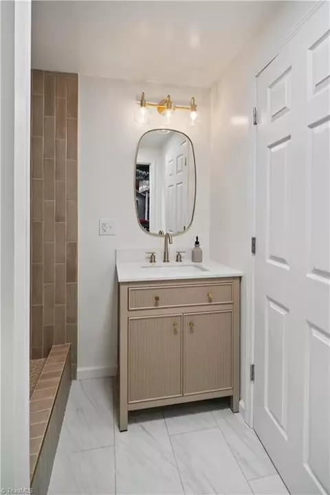 Bath - 216 Devon Dr E, Mount Airy, NC 27030 photo 8 of 9