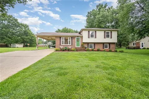 117 Valley Forge Ln, Kernersville, NC 27284