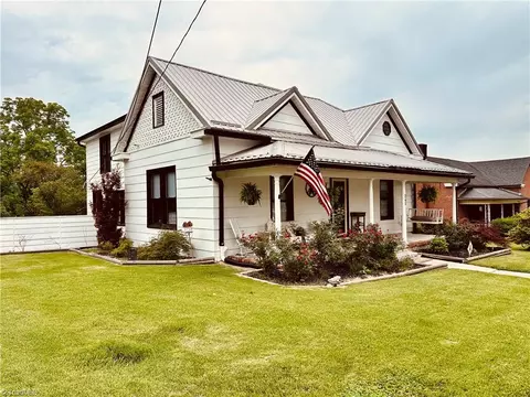 245 Orchard St, Mount Airy, NC 27030