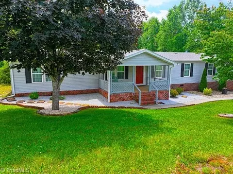 277 Clover Ln, Mount Airy, NC 27030