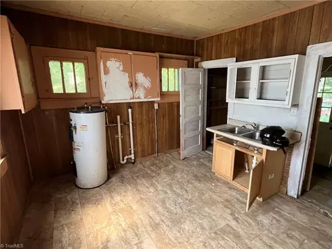 705 Commerce Ave, High Point, NC 27260 photo 5