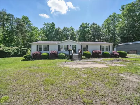 3352 Nc Highway 150 N, Lexington, NC 27295
