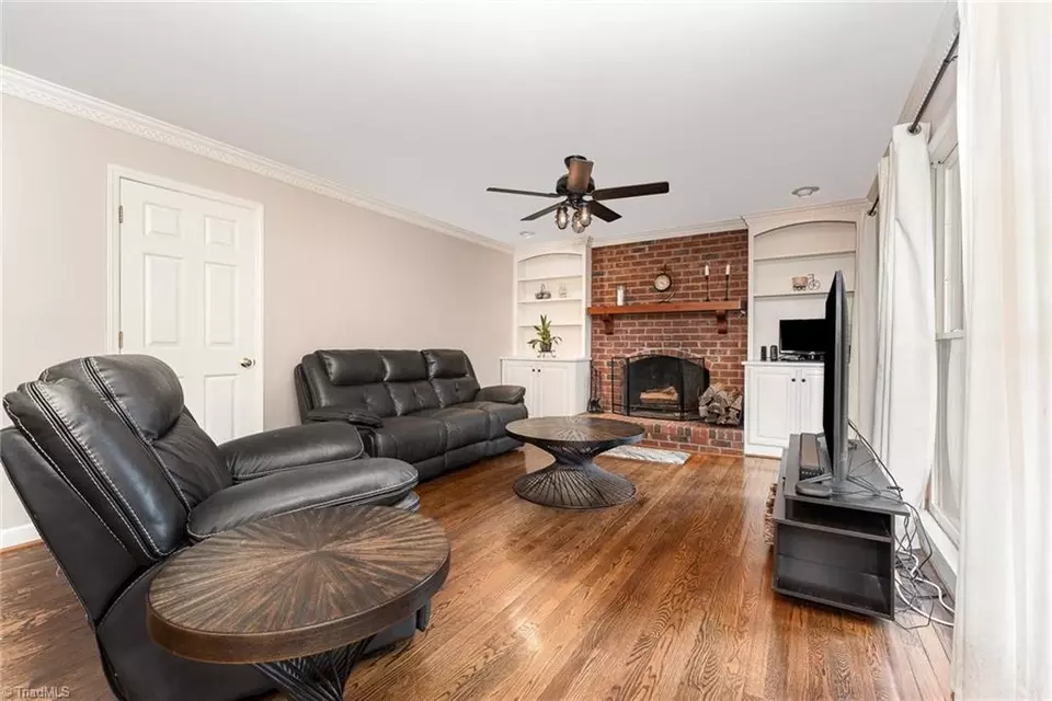 Living - 3016 Havasu Way, High Point, NC 27265 photo 2 of 3