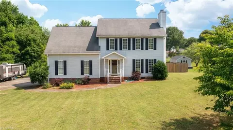 131 Hickory Creek Ct, Winston Salem, NC 27107