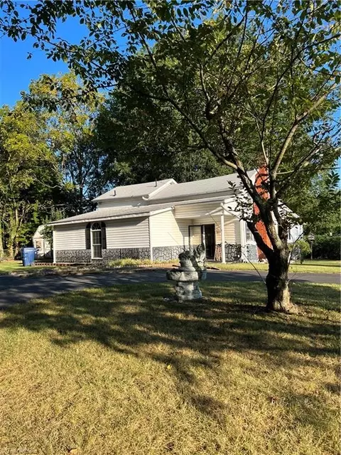 2206 Olive Dr, Reidsville, NC 27320
