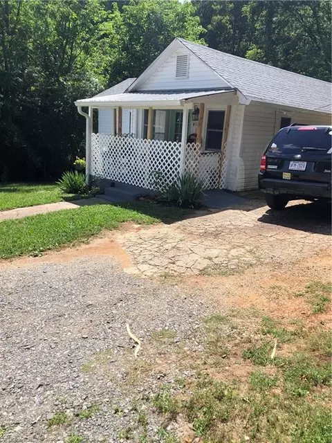 417 Decatur St, Eden, NC 27288