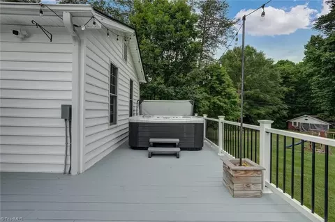 Exterior - 148 Lauten Loop, Madison, NC 27025 photo 5 of 10