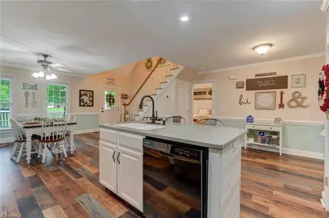 Entry Way - 148 Lauten Loop, Madison, NC 27025 photo 2 of 3