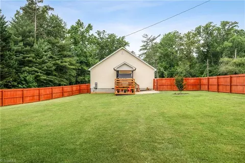 301 Valley Dr, High Point, NC 27260 photo 29