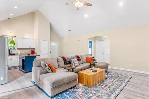 301 Valley Dr, High Point, NC 27260 photo 7