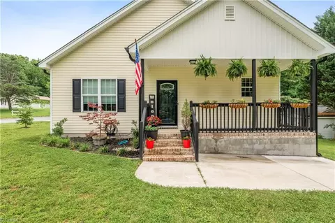 301 Valley Dr, High Point, NC 27260