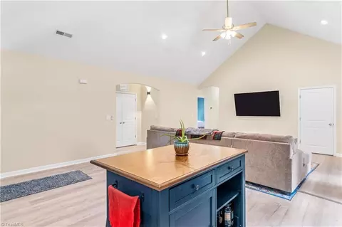 301 Valley Dr, High Point, NC 27260 photo 17