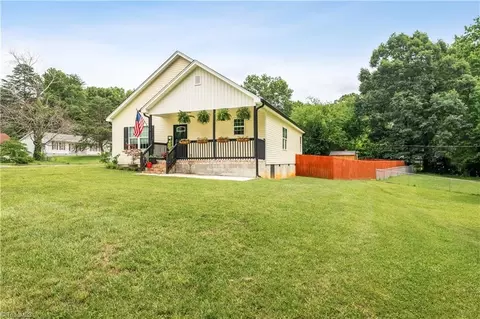 301 Valley Dr, High Point, NC 27260 photo 4