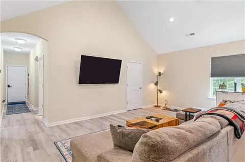 301 Valley Dr, High Point, NC 27260 photo 9