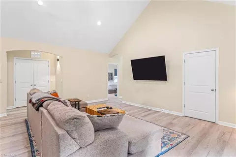 301 Valley Dr, High Point, NC 27260 photo 10