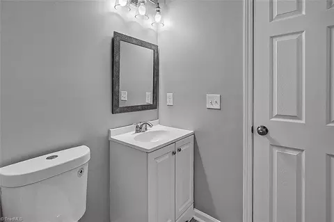 213 Paramount St, High Point, NC 27260 photo 15
