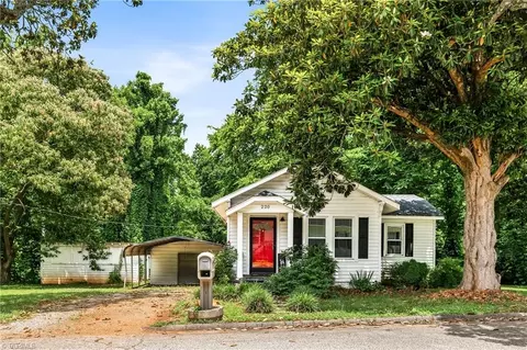 220 Pope St, Lexington, NC 27292