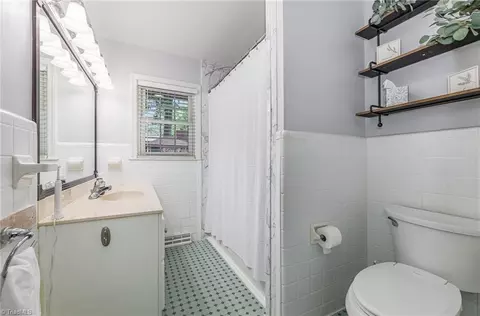 Bath - 504 Florham Dr, High Point, NC 27262 photo 2 of 2