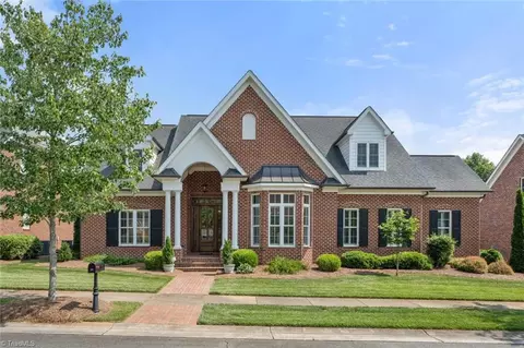 5121 Coachford Ln, Winston Salem, NC 27104