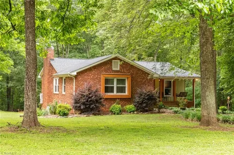 267 Brookforest Dr, Winston Salem, NC 27107