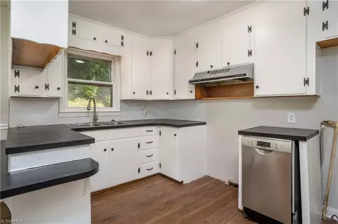 Kitchen - 4362 Parsonsville Rd, Purlear, NC 28665 photo 1 of 2