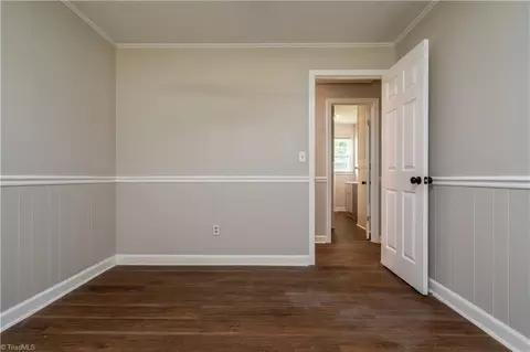 Bedroom - 4362 Parsonsville Rd, Purlear, NC 28665 photo 2 of 5