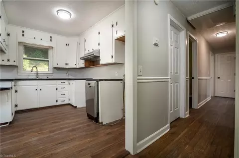 Entry Way - 4362 Parsonsville Rd, Purlear, NC 28665 photo 3 of 4